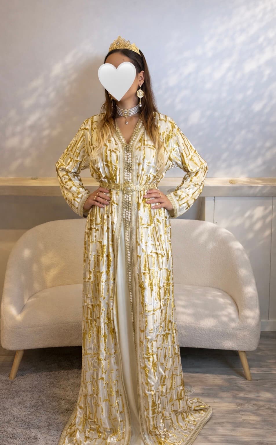 Takshita en Velours Blanc Brodée Doré